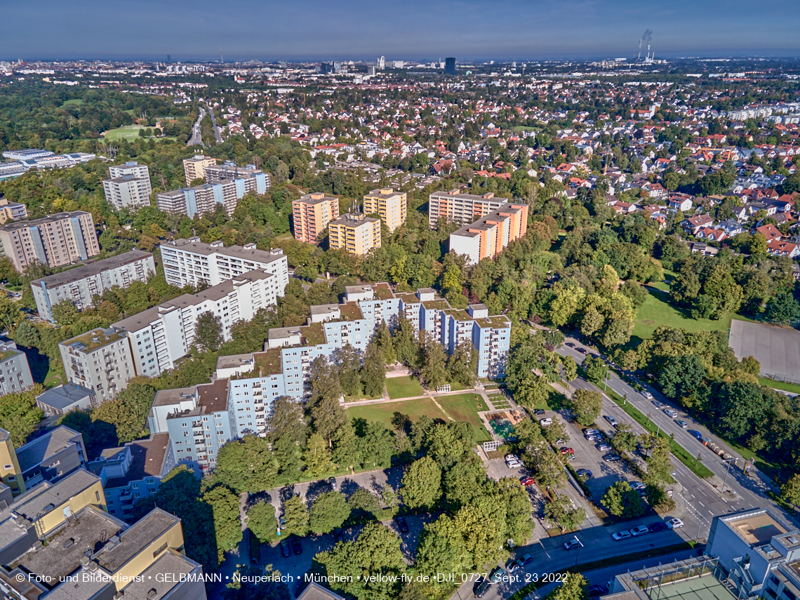 23.09.2022 - Karl-Marx-Ring 53-53c und Studentenwohnheim und Marx-Zentrum in Neuperlach